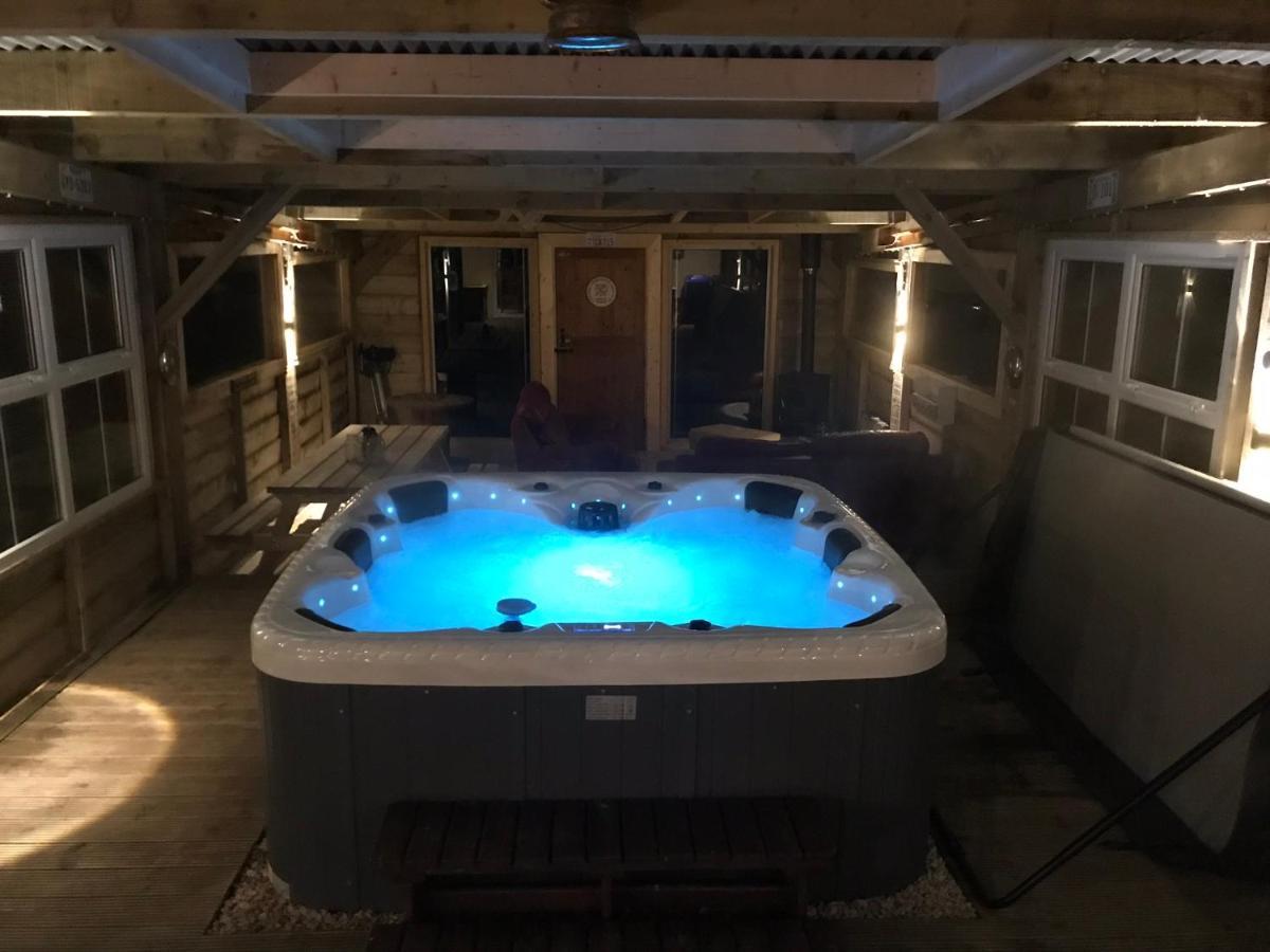 Sleeps 12 Hot Tub Sauna Cinema Pets Welcome Enniskillen Buitenkant foto