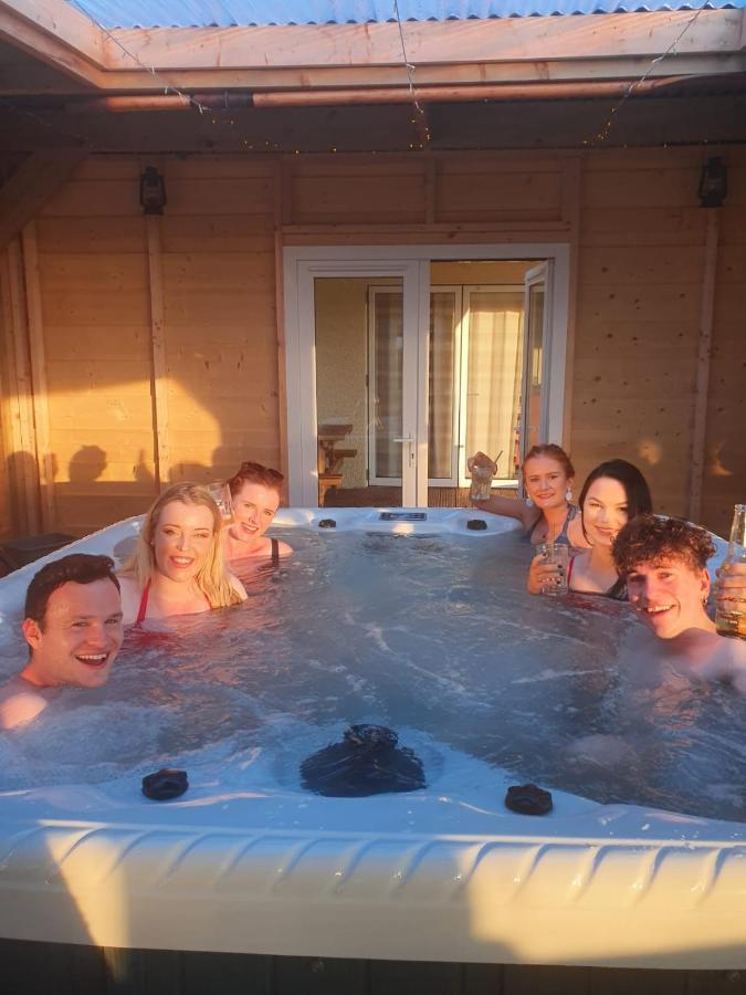 Sleeps 12 Hot Tub Sauna Cinema Pets Welcome Enniskillen Buitenkant foto